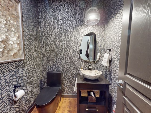 121 N Howard Street, Akron, OH 44308