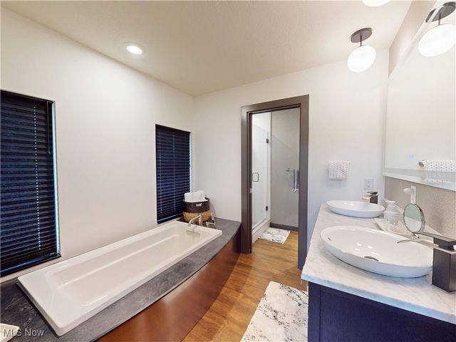 121 N Howard Street, Akron, OH 44308