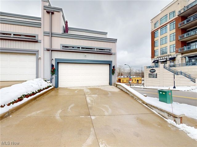 121 N Howard Street, Akron, OH 44308