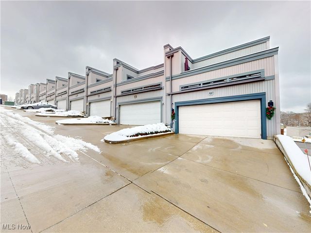 121 N Howard Street, Akron, OH 44308