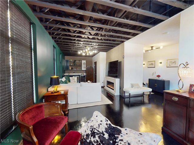 121 N Howard Street, Akron, OH 44308