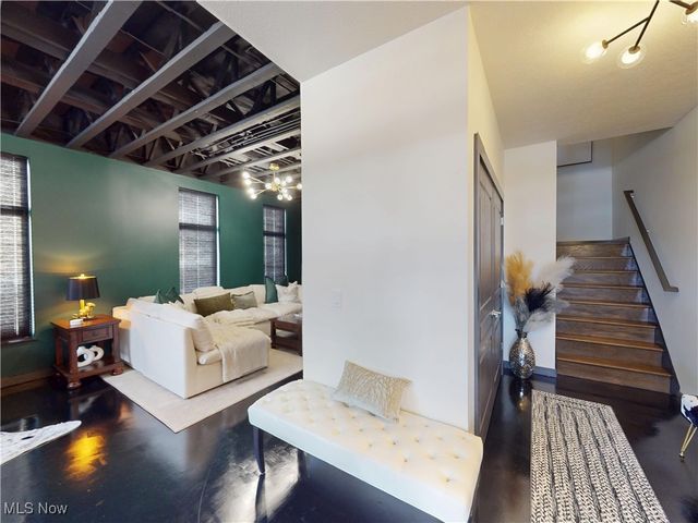 121 N Howard Street, Akron, OH 44308