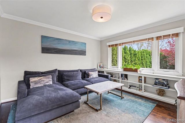 32240 Auburn Drive, Beverly Hills, MI 48025