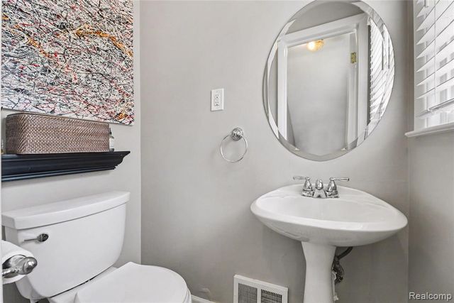 32240 Auburn Drive, Beverly Hills, MI 48025