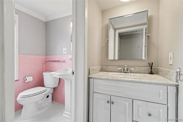 32240 Auburn Drive, Beverly Hills, MI 48025