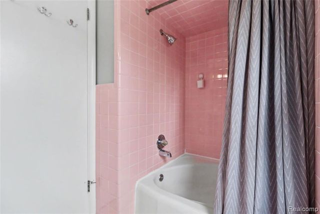 32240 Auburn Drive, Beverly Hills, MI 48025