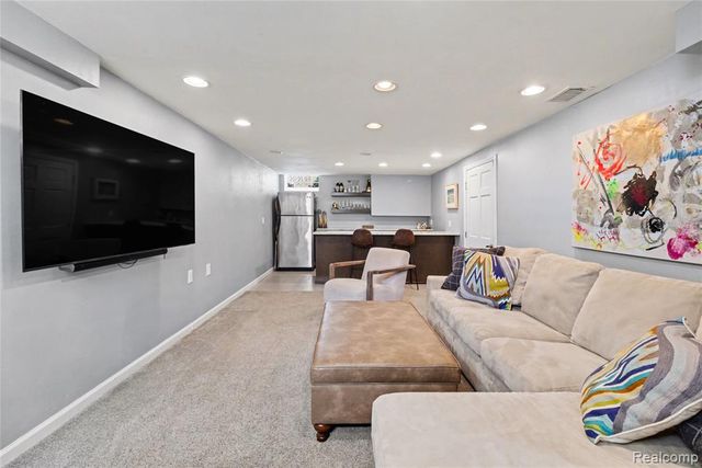 32240 Auburn Drive, Beverly Hills, MI 48025