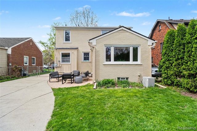 32240 Auburn Drive, Beverly Hills, MI 48025