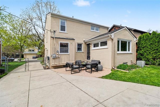 32240 Auburn Drive, Beverly Hills, MI 48025
