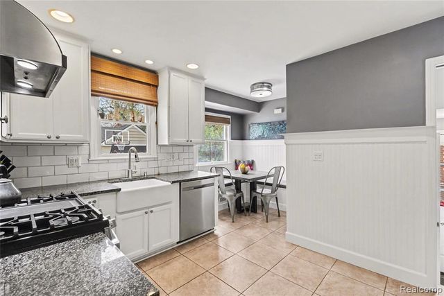 32240 Auburn Drive, Beverly Hills, MI 48025