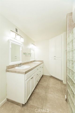 5840 E Illinois Avenue, Fresno, CA 93727