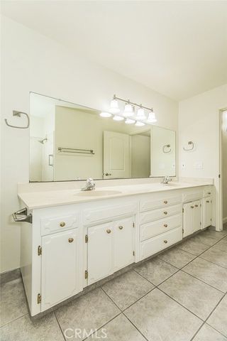 5840 E Illinois Avenue, Fresno, CA 93727