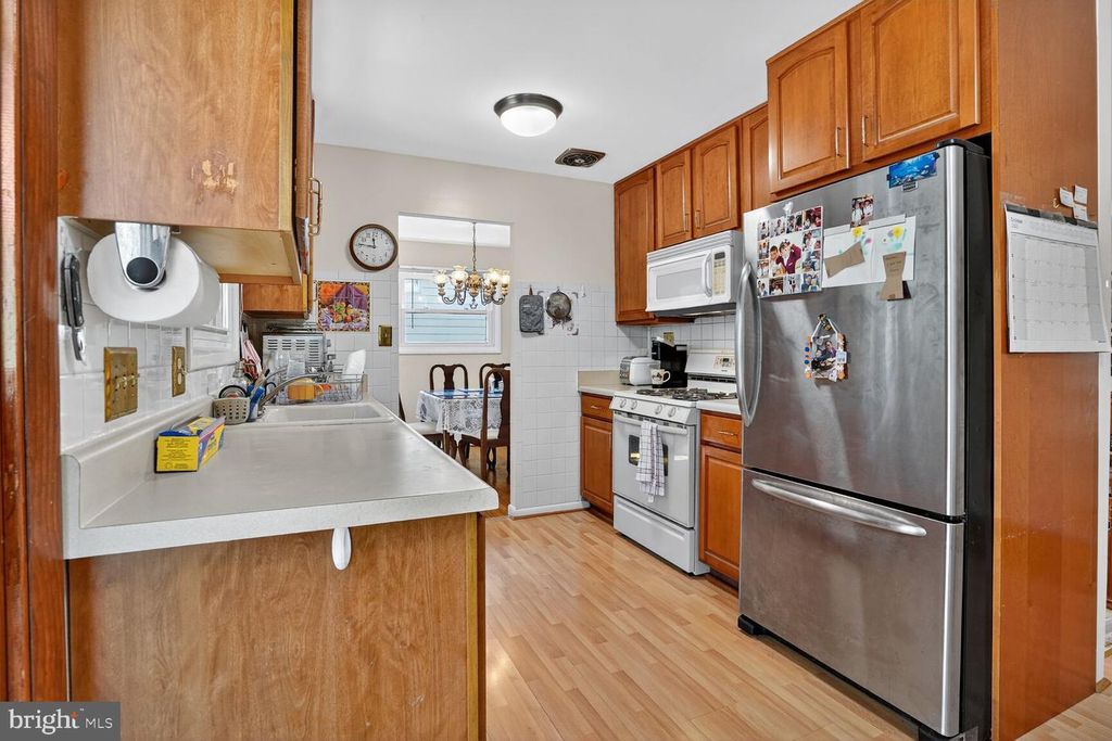 1405 ROSS DR SW, Vienna, VA 22180