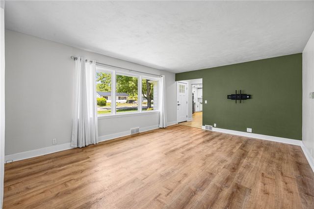 12 West Parkway, Victor, NY 14564