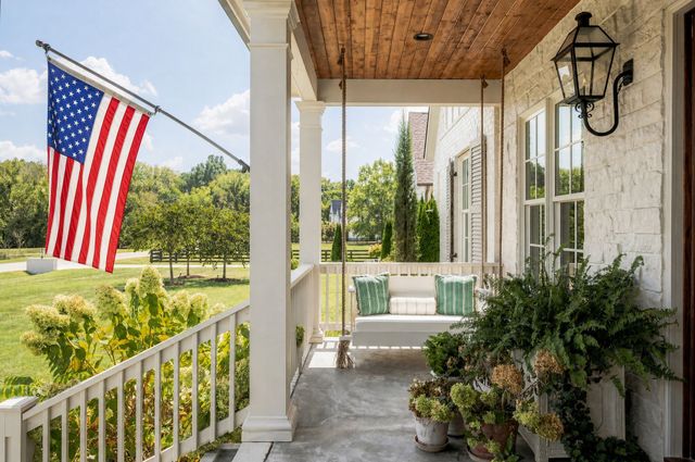 1727 Swansons Ridge Dr, Franklin, TN 37064