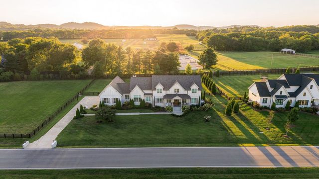 1727 Swansons Ridge Dr, Franklin, TN 37064