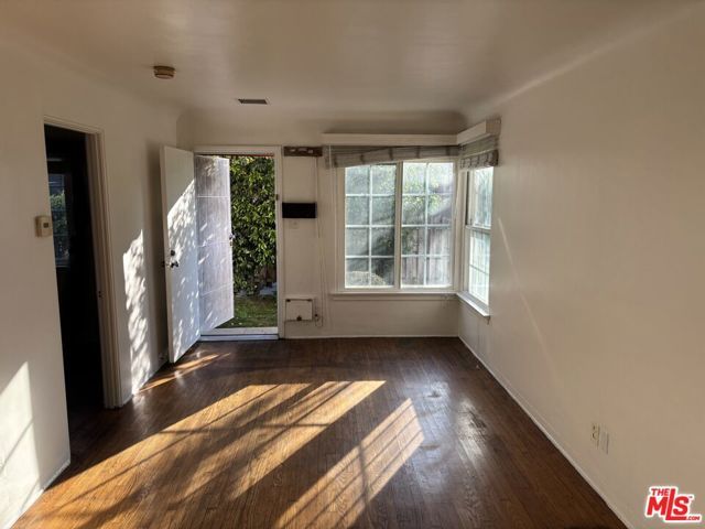 130 E Hillcrest Boulevard B, Inglewood, CA 90301
