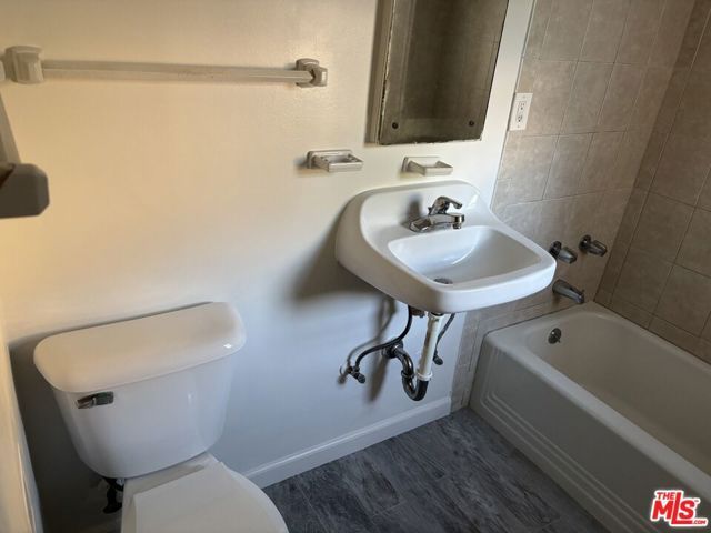 130 E Hillcrest Boulevard B, Inglewood, CA 90301