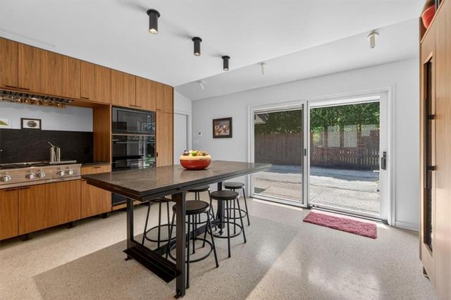 1024 Huntington Road, Kansas City, MO 64113