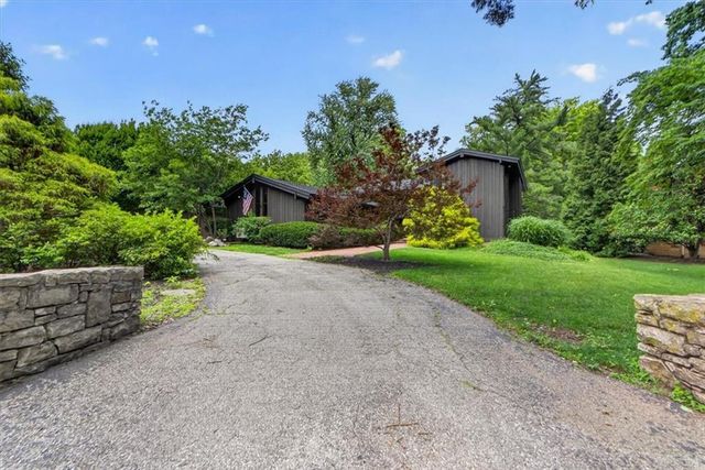 1024 Huntington Road, Kansas City, MO 64113