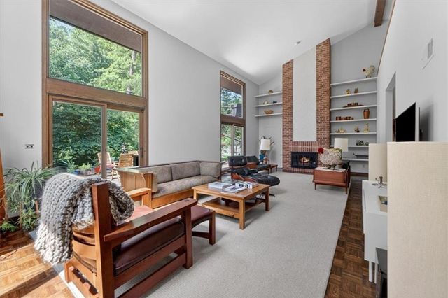 1024 Huntington Road, Kansas City, MO 64113