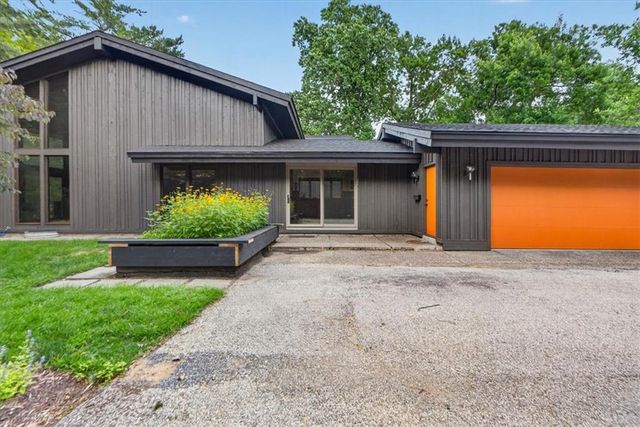 1024 Huntington Road, Kansas City, MO 64113