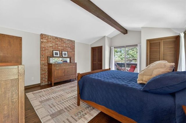 1024 Huntington Road, Kansas City, MO 64113