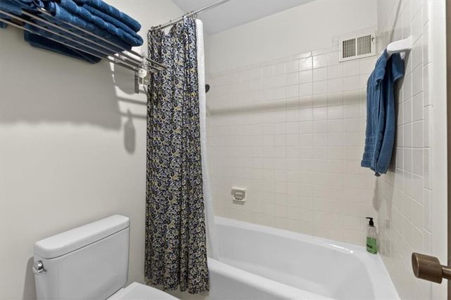 1024 Huntington Road, Kansas City, MO 64113