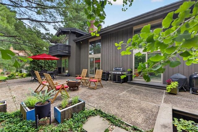 1024 Huntington Road, Kansas City, MO 64113