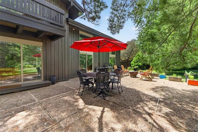 1024 Huntington Road, Kansas City, MO 64113