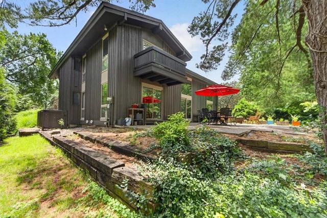 1024 Huntington Road, Kansas City, MO 64113