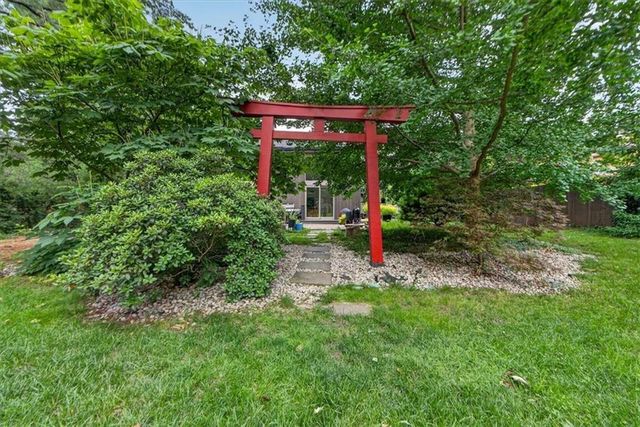 1024 Huntington Road, Kansas City, MO 64113