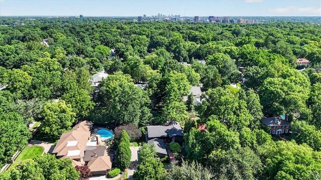 1024 Huntington Road, Kansas City, MO 64113