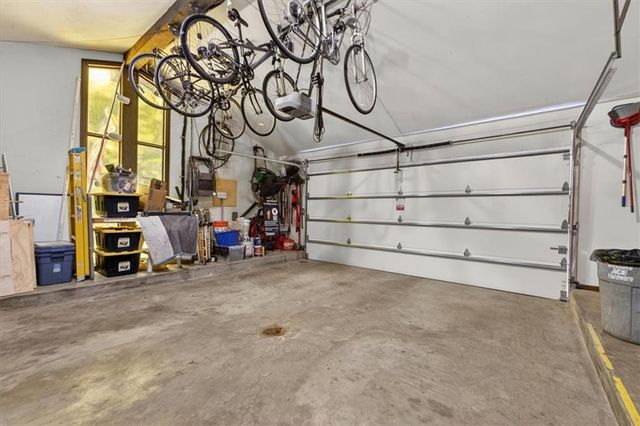 1024 Huntington Road, Kansas City, MO 64113