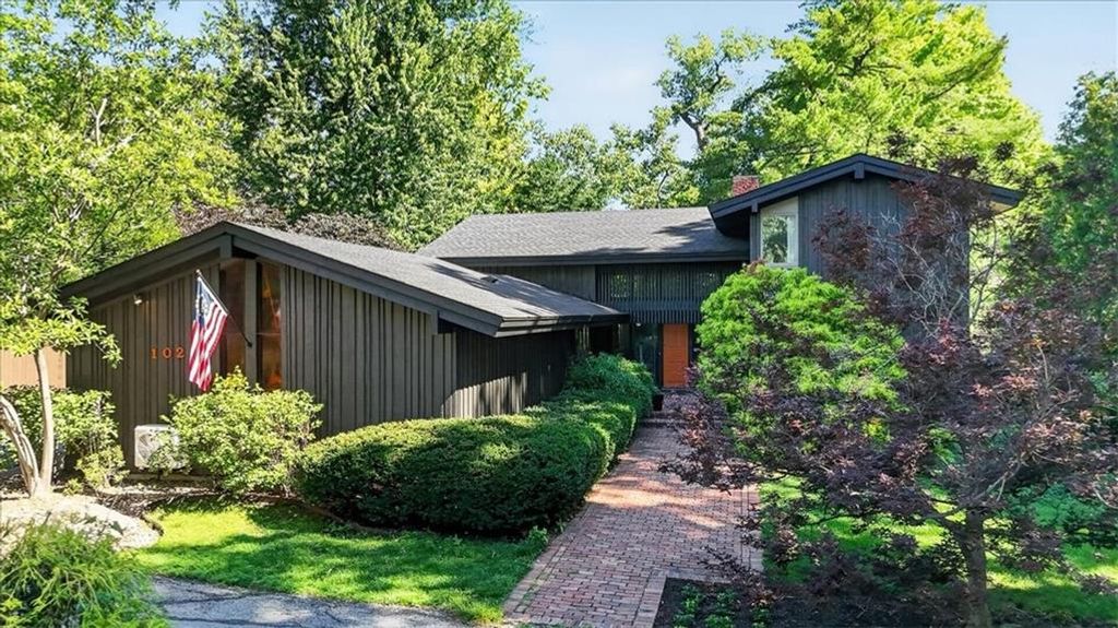 1024 Huntington Road, Kansas City, MO 64113