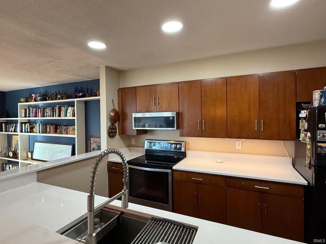 9425 S Pointe Lasalles Dr Unit 50, Bloomington, IN 47401