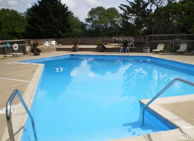 9425 S Pointe Lasalles Dr Unit 50, Bloomington, IN 47401