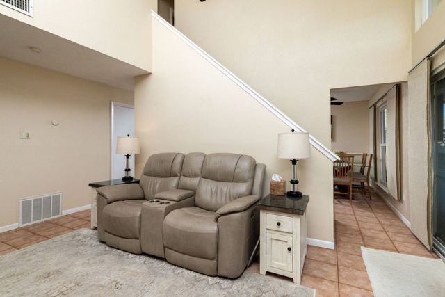 688 Harbor Drive N, Azle, TX 76020