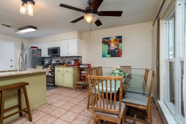 688 Harbor Drive N, Azle, TX 76020