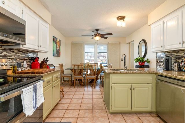 688 Harbor Drive N, Azle, TX 76020