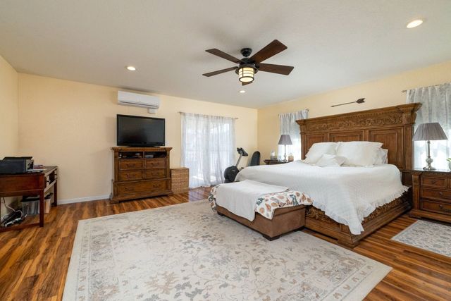 688 Harbor Drive N, Azle, TX 76020