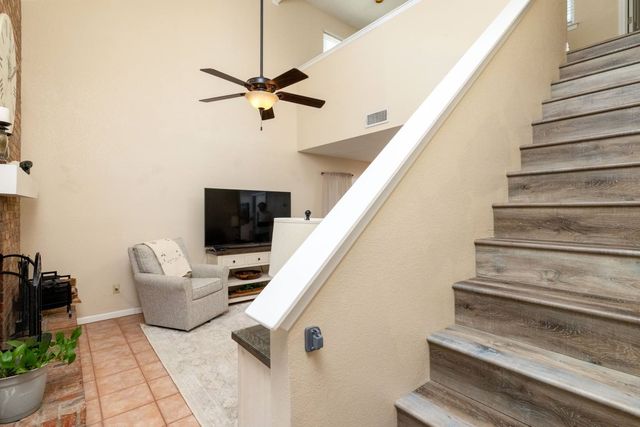 688 Harbor Drive N, Azle, TX 76020