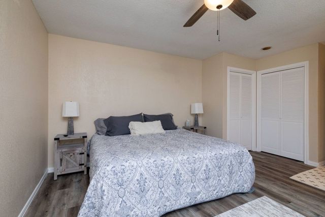 688 Harbor Drive N, Azle, TX 76020