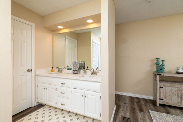 688 Harbor Drive N, Azle, TX 76020