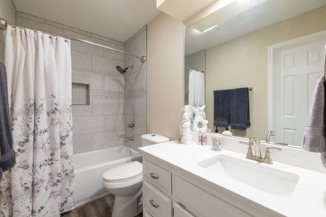 688 Harbor Drive N, Azle, TX 76020