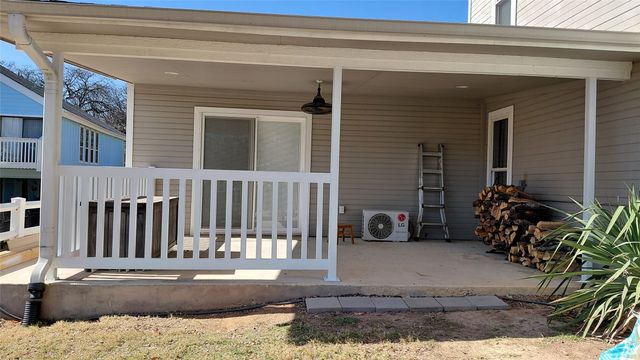 688 Harbor Drive N, Azle, TX 76020