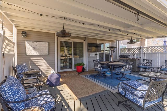 688 Harbor Drive N, Azle, TX 76020