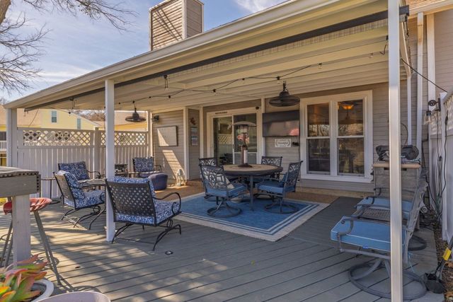 688 Harbor Drive N, Azle, TX 76020