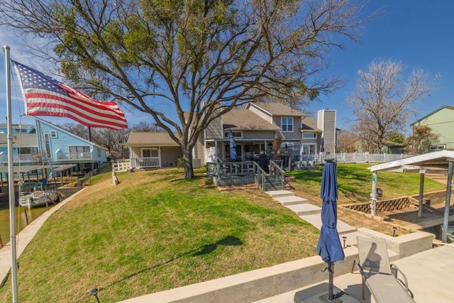 688 Harbor Drive N, Azle, TX 76020