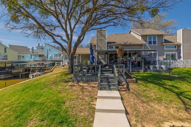 688 Harbor Drive N, Azle, TX 76020